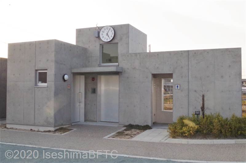 たかぶく西公園トイレ棟外観