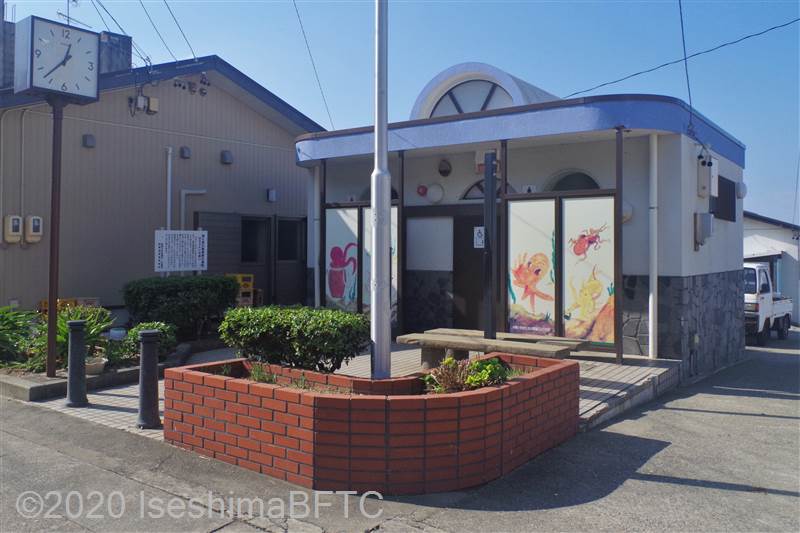 神島港公衆トイレ外観
