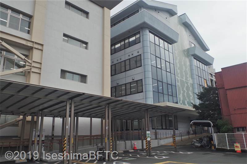 伊勢市役所東館外観