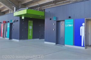 三重県営陸上競技場　M11～13入口右横、車いす対応トイレ