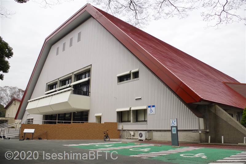 三重県営体育館外観