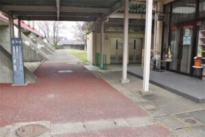 トレーニングセンタートイレ棟　男女車いす対応トイレ入口