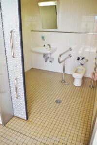 伊勢志摩スカイライン　あさま山頂展望台車いす対応トイレ入口