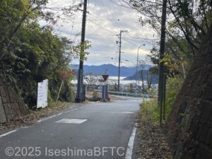トンネルを抜けたようす。向こう側に熊野灘の海が見える