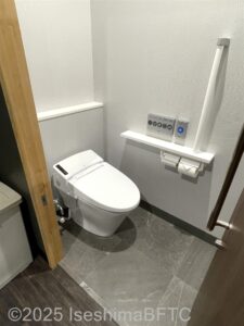 貸切風呂1　脱衣所トイレ
