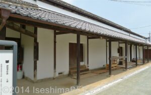 東棟北端にある土蔵のようす。