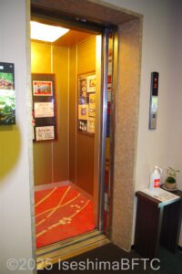 館内2階～7階エレベーター　内部
