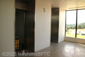 5階～2階エレベーター外観