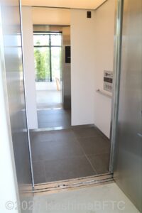 5階～2階エレベーター　扉が開いたところ