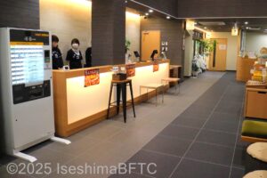 券売機とフロント