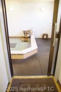 男性用大浴場　浴室入口