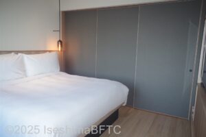 一般客室　扉を閉めて仕切ったようす