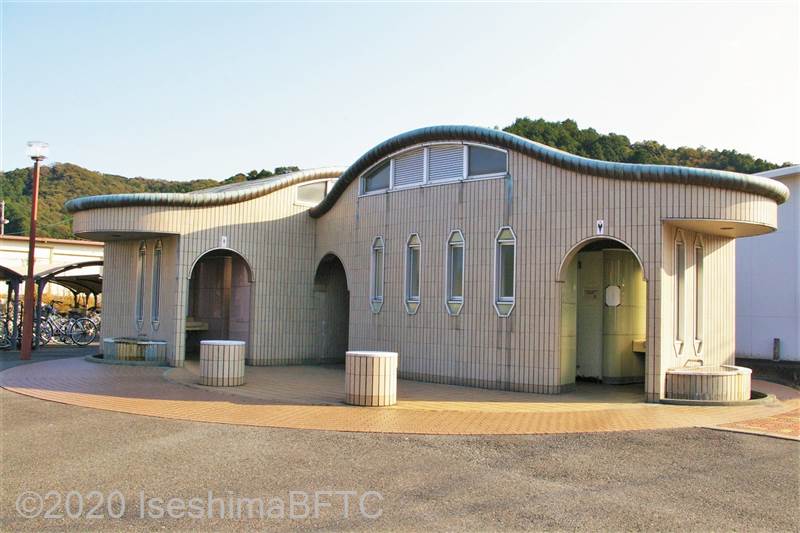 二見生涯学習センター入口スロープ