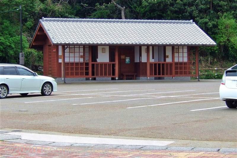 音無山駐車場トイレ棟外観