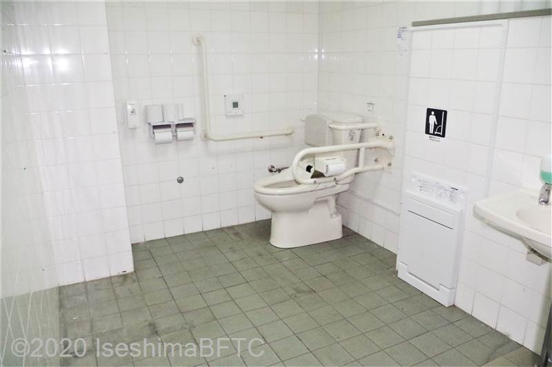 めおと横丁2階車いす対応トイレ内部
