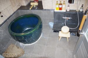 陶器の湯　浴室内のようす