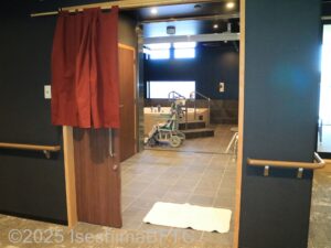 貸切風呂2 ジャグジータイプ（リフト付き）　入口