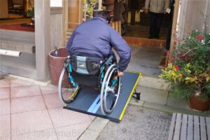 賓日館建物入口