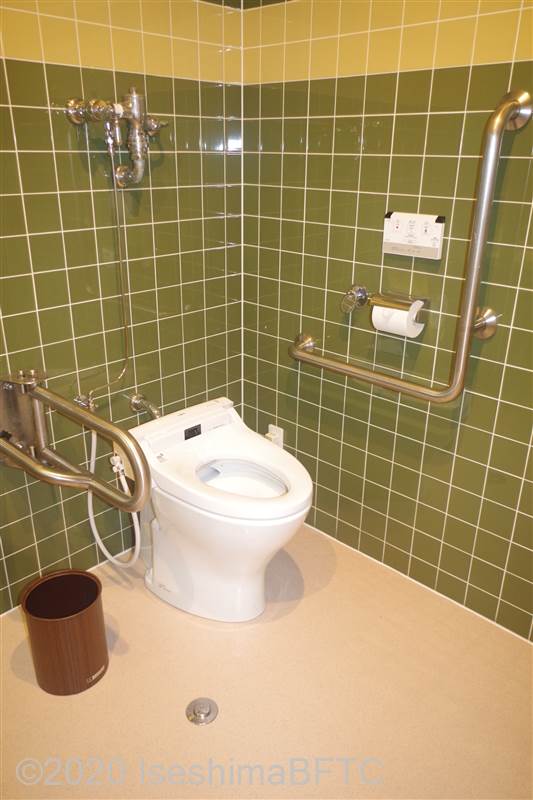 伊勢忍者キングダム　安土城下の湯　車いす対応トイレ便器まわり