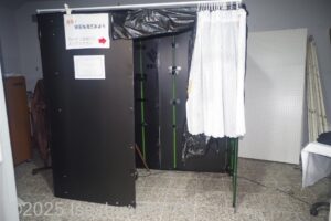 光る鉱石が展示さているスペース。より光がわかるよう、暗室のようになっている。