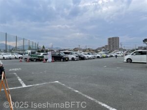 松阪市駐車場のようす。駐車場はかなり広い。