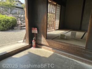 旧宅への上がり框のようす。