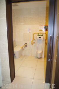 車いす対応トイレ入口