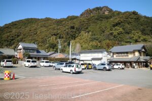 お綱茶屋の駐車場のようす。