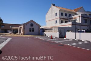 別邸側の駐車場