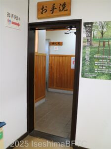 共用トイレへの入口のようす。