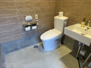 キャンプ広場　車いすトイレ内部