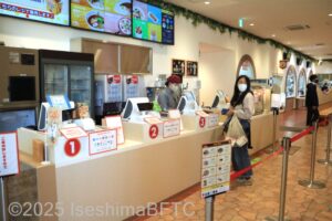 「べビースターダイニング」の注文カウンターのようす。セルフサービスとなっている。