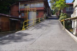 バリアフリー入口への経路