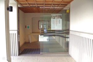 入口自動ドア