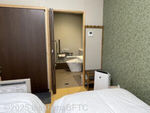 2階和洋室　トイレ入口
