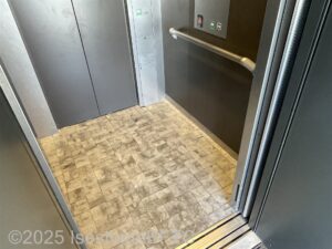 本草湯　エレベーター内部