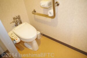和風風呂　脱衣所の洋式トイレ