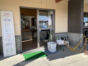 管理棟入口のようす