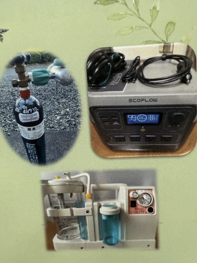 装備の写真。吸引器、酸素ボンベなどの医療機器