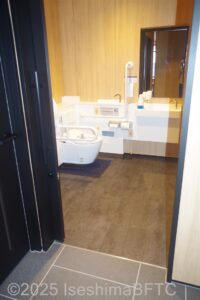 車いす対応トイレ入口