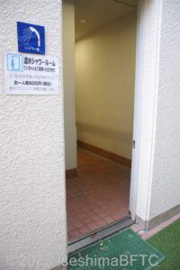 ワンちゃん用シャワールーム入口