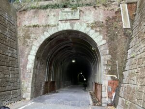 江の浦トンネル北側のようす