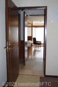 和洋室デラックス　入口