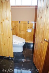 2階共用男性用トイレ内部