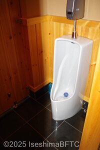 2階共用男性用トイレ小便器