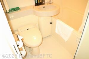 ツインルーム　バス・トイレ室内のようす