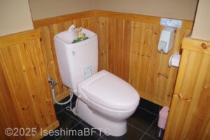 2階共用女性用トイレ個室