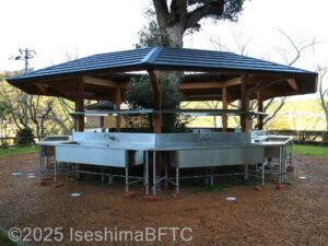 キャンプ広場　水場棟
