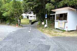 安楽島海水浴場　駐車場への曲がり角