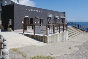 安楽島海水浴場管理棟外観
